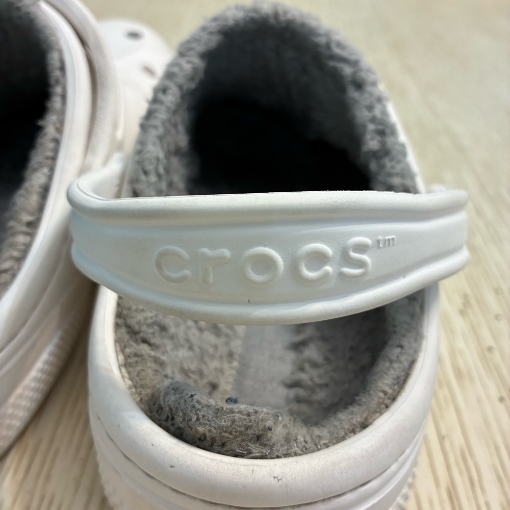 Crocs Classic Baya Fur Lined Clogs Shoes (White/Grey) - Picture 7 of 14